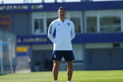 Metió cambios: Almirón modificó el equipo y ya tiene la formación para visitar a Arsenal