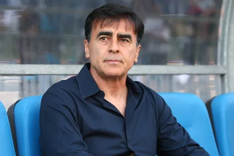 Gustavo Quinteros tomó una llamativa decisión en Vélez, a tres días del duelo frente a Boca