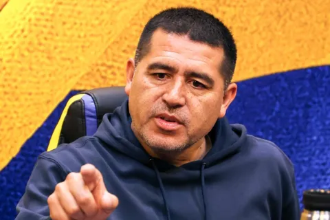 La postura de Riquelme con Edinson Cavani, uno de los más cuestionados por el hincha de Boca: "Si es por él..."