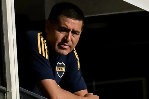 Un central argentino: el plan B de Riquelme si Boca no puede traer a Romaña