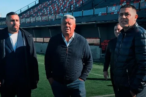 El motivo por el que Riquelme apareció en la cancha de Barracas Central junto al Chiqui Tapia