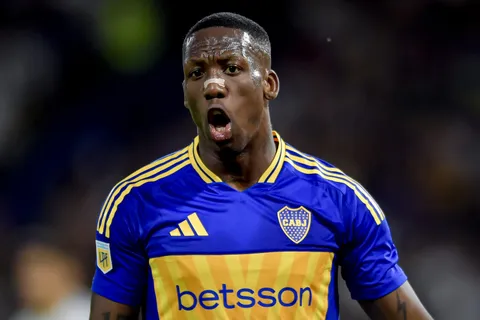 Luis Advíncula explicó su bajo nivel en Boca: "Cosas personales"