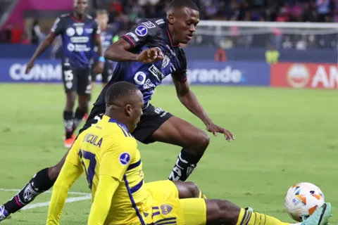 La bronca de los jugadores de Independiente del Valle con Romero y Advíncula: "Hicieron tiempo"