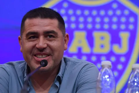 Riquelme va con todo: Boca vuelve a negociar por Alan Velasco