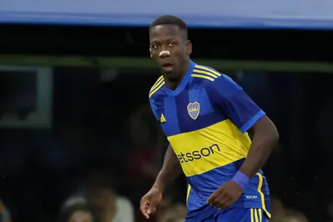 Luis Advíncula viajará a Europa: el motivo y qué implicaría para su futuro
