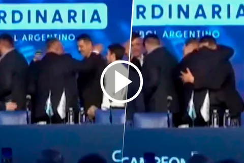 VIDEO | El abrazo entre Riquelme y Chiqui Tapia en la asamblea de la AFA