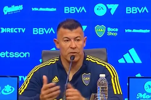 ¿Quién juega de 9 ante Palmeiras? El análisis de Almirón sobre Cavani y Benedetto