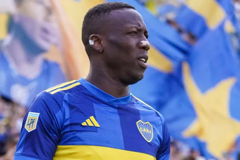 Vuelve a Boca: cómo está Luis Advíncula de su lesión y cómo sería su recuperación en el Predio