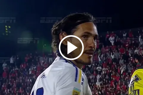 VIDEO | La insólita frase que dijo la voz del estadio de Newell's en el partido ante Boca: "Es foul, la con..."