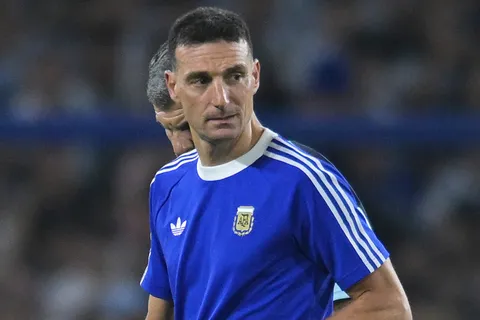 Scaloni descartó a Paredes y varios lesionados para los amistosos de Argentina: “La idea es..."