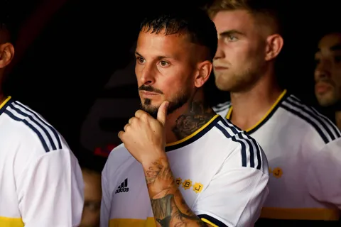 Darío Benedetto apelará a su último recurso para arreglar el problema con Diego Martínez