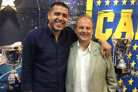 Ricardo Rosica junto a Juan Román Riquelme