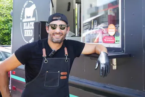 De jugador de Boca a emprendedor en Miami: tiene un foodtruck a metros del hotel donde concentra el plantel de Russo
