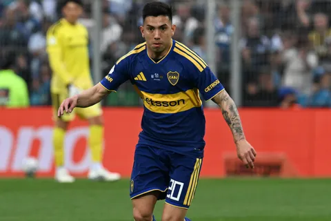 Velasco se desgarró y Arruabarrena busca reemplazo.