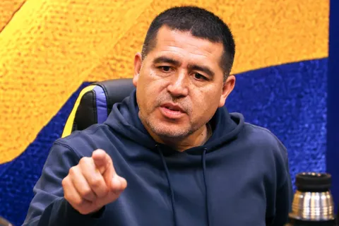Los dos puestos que quiere reforzar Juan Román Riquelme en Boca para el próximo mercado