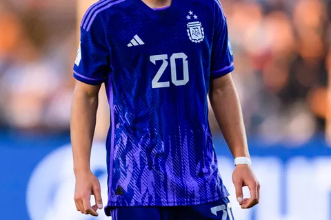 Ignacio Miramón juega poco en el Lille de Francia  y fue ofrecido a Boca