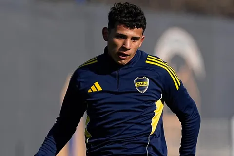 Quiere meterse: Leonel Flores se entrenó en Boca a días del duelo con Universidad Católica