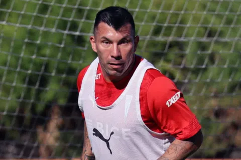 El tuit de Universidad Católica que pone en duda a Gary Medel para el partido ante Boca