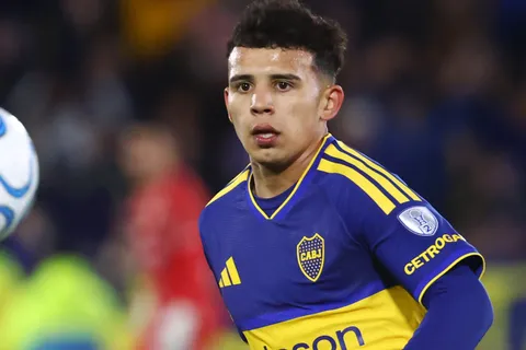 El cuerpo técnico de Boca le dio un consejo a Leonel Flores tras la polémica por su tatuaje