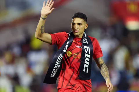 Equi Fernández es nuevo jugador de Bayer Leverkusen
