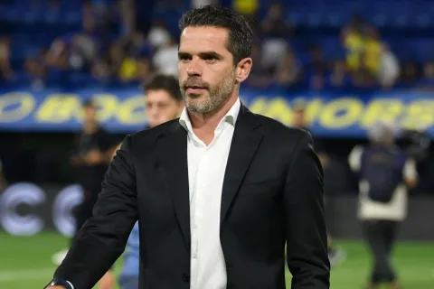 Edinson Cavani, la figura de Boca que muchos critican pero Gago respalda: "No piensa sacarlo"