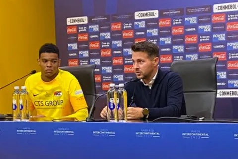 "Increíble": la frase del DT del AZ Alkmaar que llena de orgullo a todo Boca