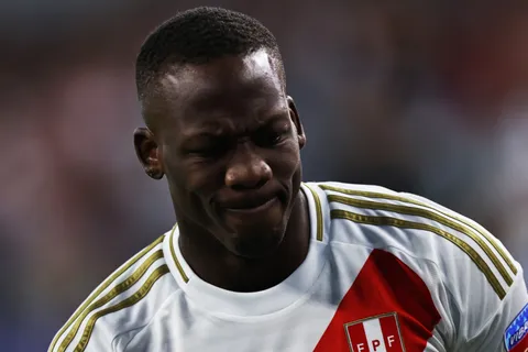Qué tiene Luis Advíncula tras salir reemplazado en Perú vs. Chile