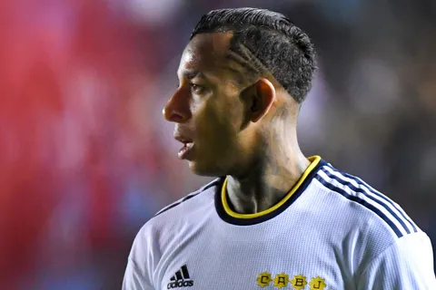 Escándalo por Villa: "se dio por rescindido" y Boca lo va a denunciar ante la FIFA