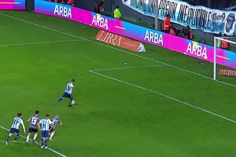 Las gastadas de los hinchas de Boca a Piovi por su gol a Estudiantes: "Menos mal"