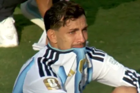 El llanto de Leandro Paredes tras la derrota de Argentina ante España