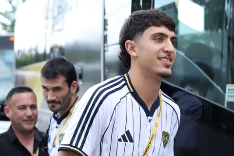 El espectacular recibimiento a Mateo Mendía en su ciudad por el título con la Reserva de Boca