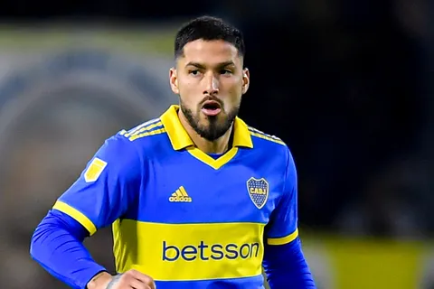 Sorpresa: Bruno Valdez apareció con la ropa de Boca y posó con un jugador del plantel