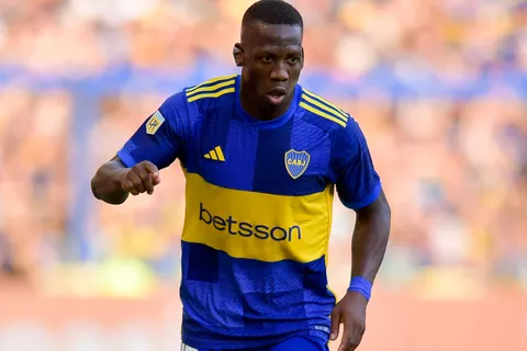 Por qué no juega Luis Advíncula en Boca vs Talleres por la Liga Profesional 2024