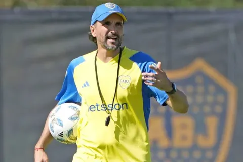Diego Martínez pone a Luis Advíncula más adelantado en Boca ante Defensa y Justicia