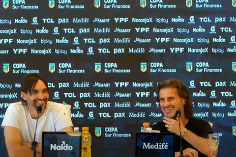 Diego Martínez y Rubén Insúa en conferencia de prensa