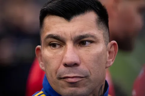 ¿Se va de Boca? La decisión de U. Católica que podría facilitar la llegada de Gary Medel en 2025