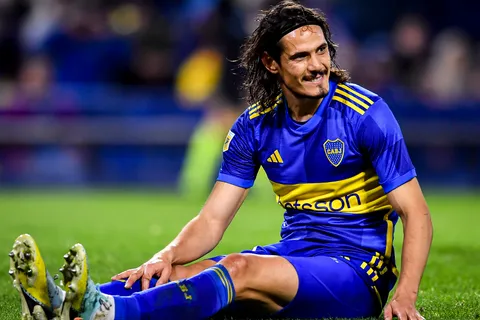 Cavani volvió de Uruguay: cuál es el plan de Boca para el delantero