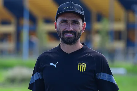 Emiliano Albín jugó en Boca con Riquelme y se retiró para ser ingeniero agrónomo: "Lo disfruto mucho"
