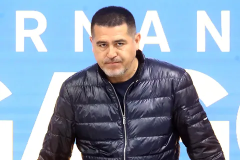 Ricardo La Volpe fracasó como DT de Boca y le envió un sorpresivo aviso a Riquelme: "Voy a invitarlo a tomar un café"