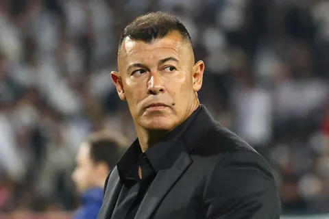 Jorge Almirón dejó de ser el DT de Colo Colo