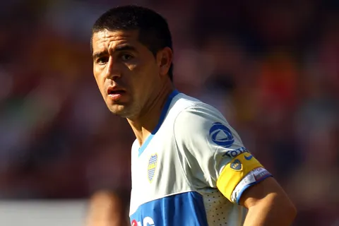 Cambió la camiseta con Riquelme y lo amenazaron de muerte: "Me quisieron pegar un tiro"
