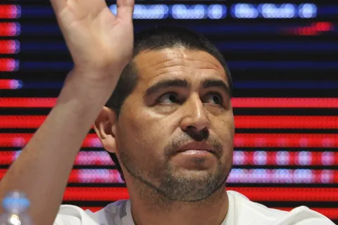 ¿Riquelme presidente? El sorpresivo pasacalles que apareció en Casa Amarilla