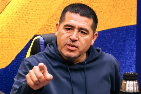 Riquelme avanza con todo: oferta formal para que Boca se lleve a Alan Velasco