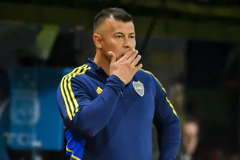 Giro inesperado: el cambio que mete Almirón a horas del partido contra Argentinos