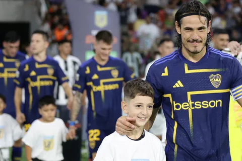Edinson Cavani, capitán de Boca