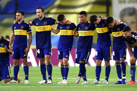 Carlos Izquierdoz se fue mal de Boca y ahora podría volver al fútbol argentino