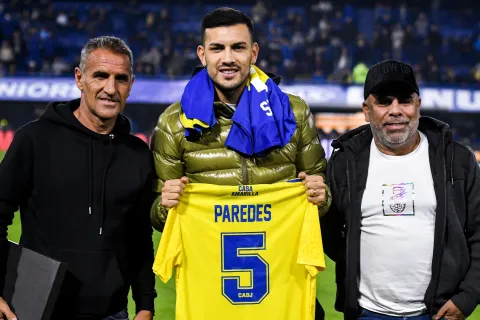 La respuesta de Mauricio Serna a Leandro Paredes tras el guiño del volante de Roma: ¿2026?