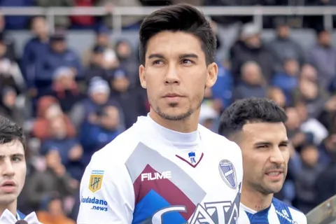 Pol Fernández se fue mal de Boca hace poco y los hinchas lo adoran en su actual club: "Jerarquía"