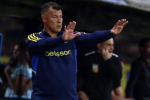 Define Almirón: los jugadores que se perfilan para ser suplentes y los que quedarían afuera del banco