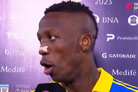 Advíncula habló de su cambio de posición: "Le dije al DT..."